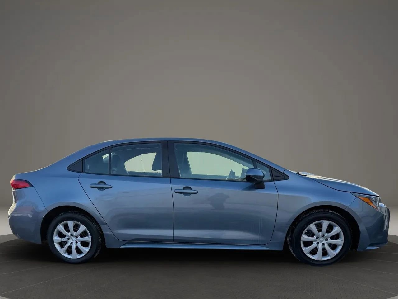 Used 2022 Toyota Corolla LE image 4
