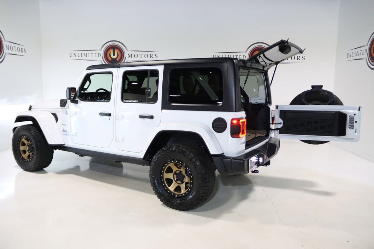 Used 2021 Jeep Wrangler Unlimited Sahara w/ Dual Top Group AWD/4WD image 37