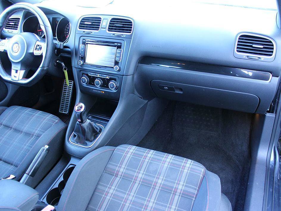 Used 2010 Volkswagen GTI 2-Door image 14