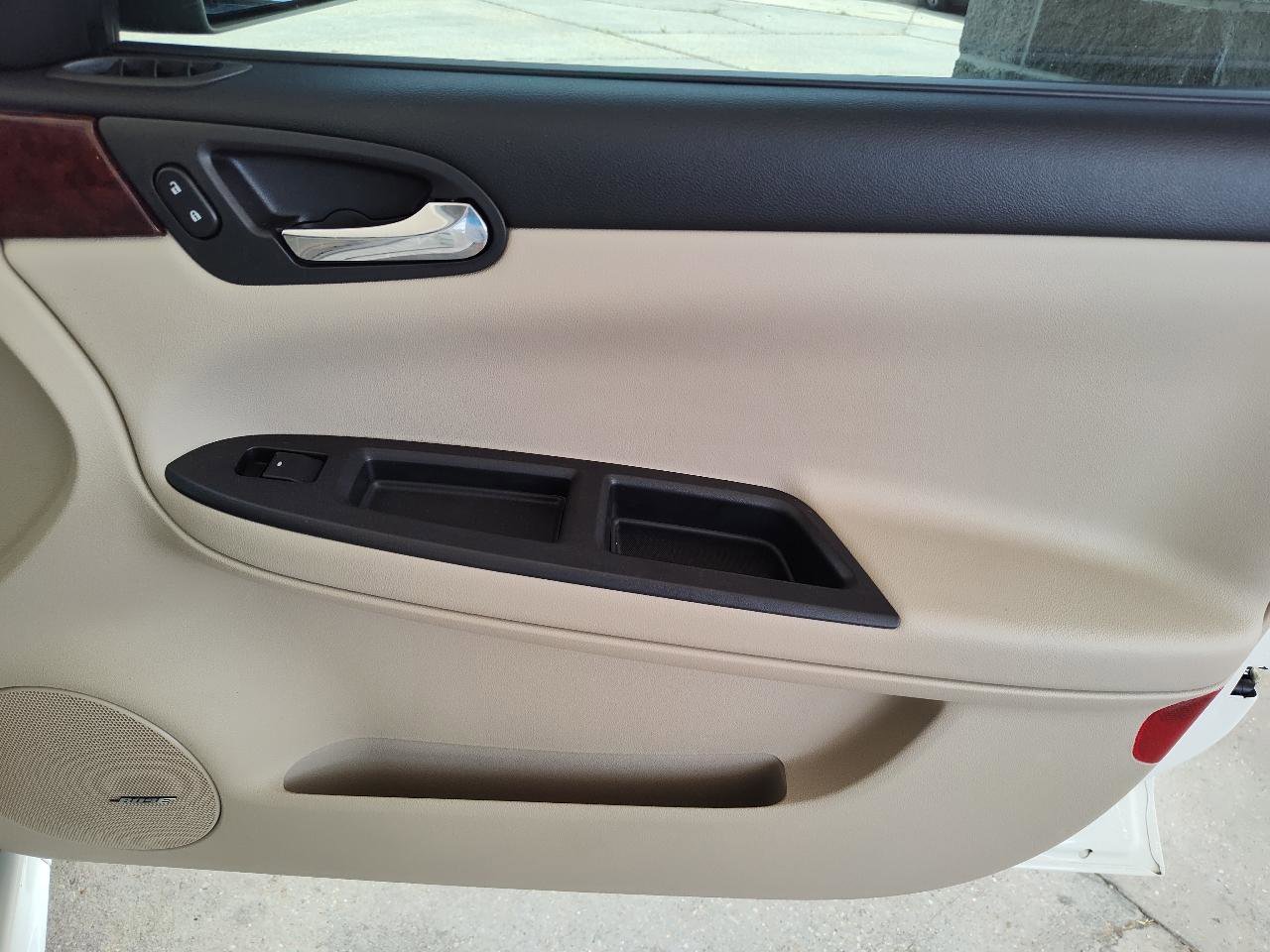Used 2009 Chevrolet Impala LT w/ Luxury Edition Package FWD image 22