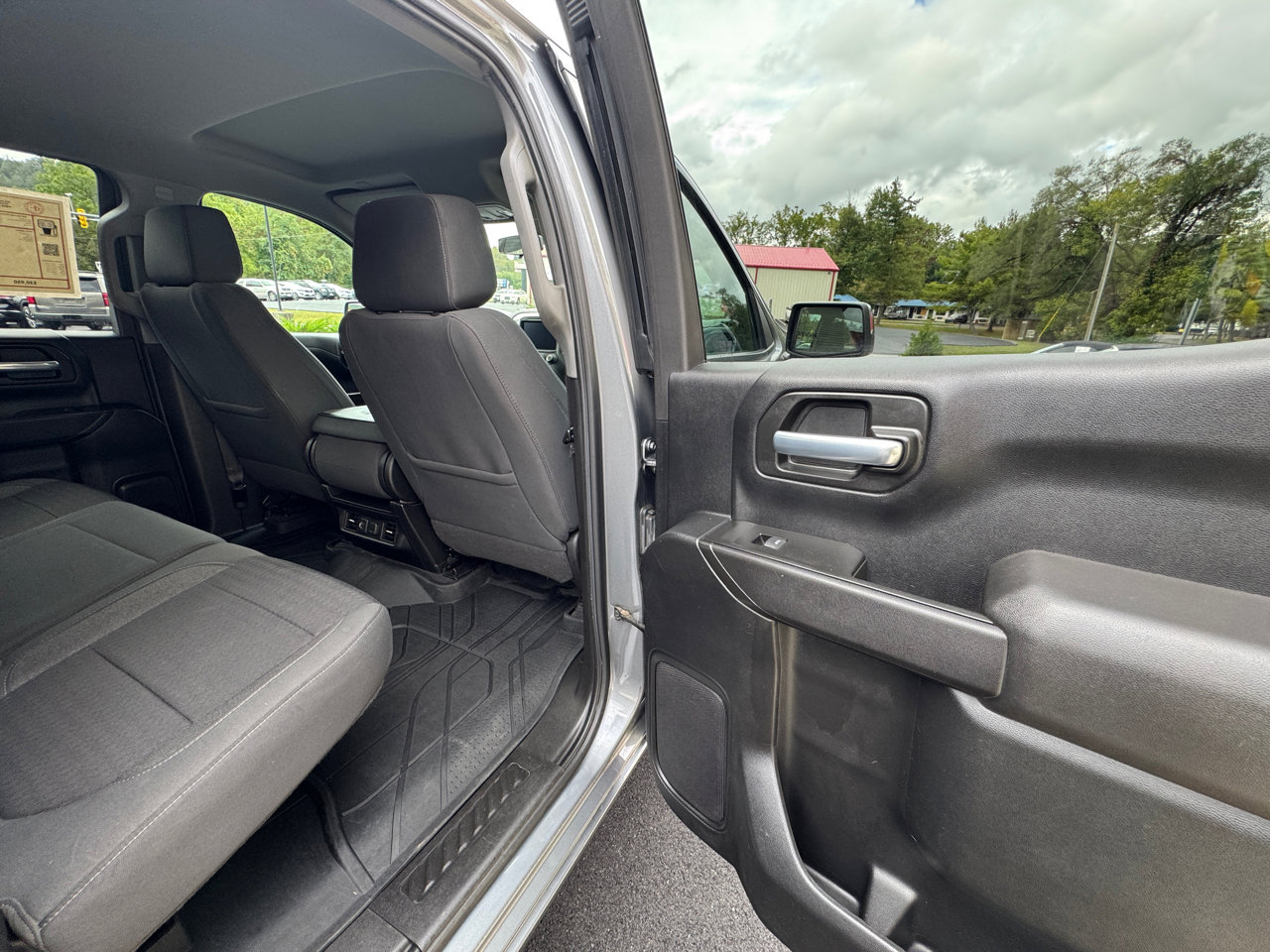 Used 2021 Chevrolet Silverado 1500 LT image 17