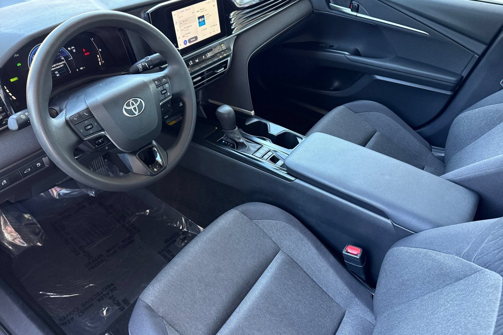 Used 2025 Toyota Camry LE FWD image 5
