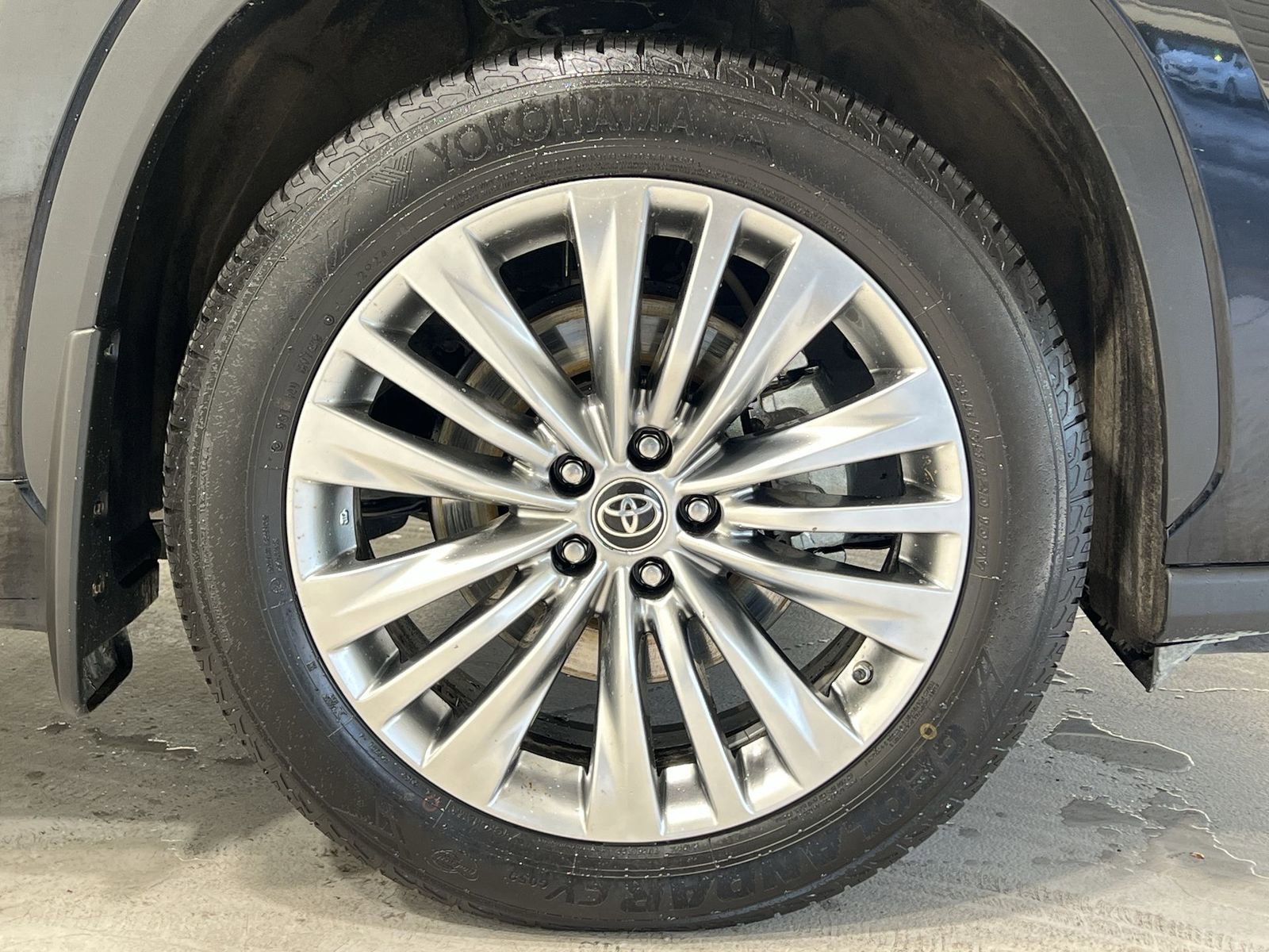 Used 2023 Toyota Highlander Platinum image 10