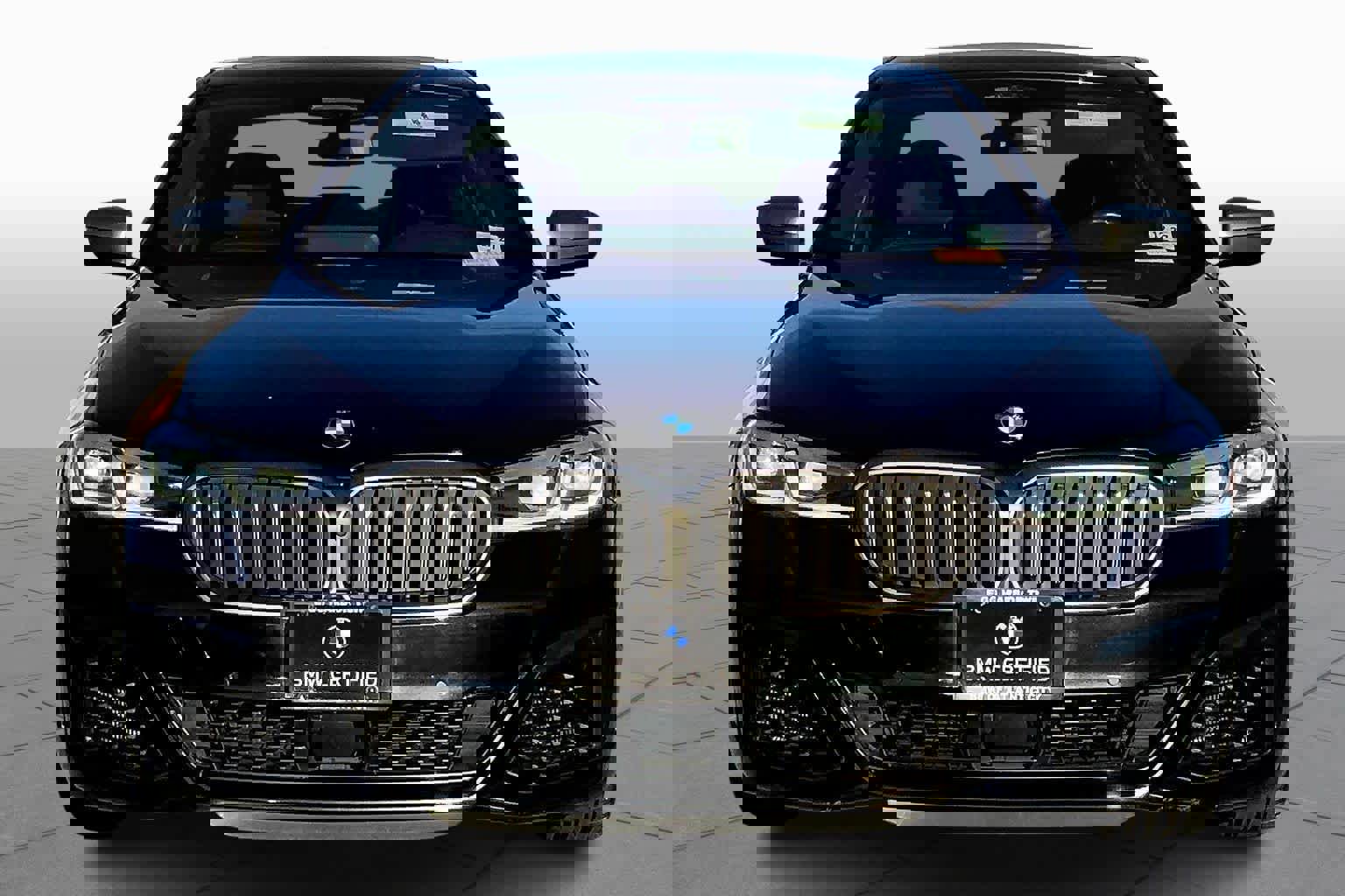 Used 2023 BMW M550i xDrive w/ Executive Package image 4