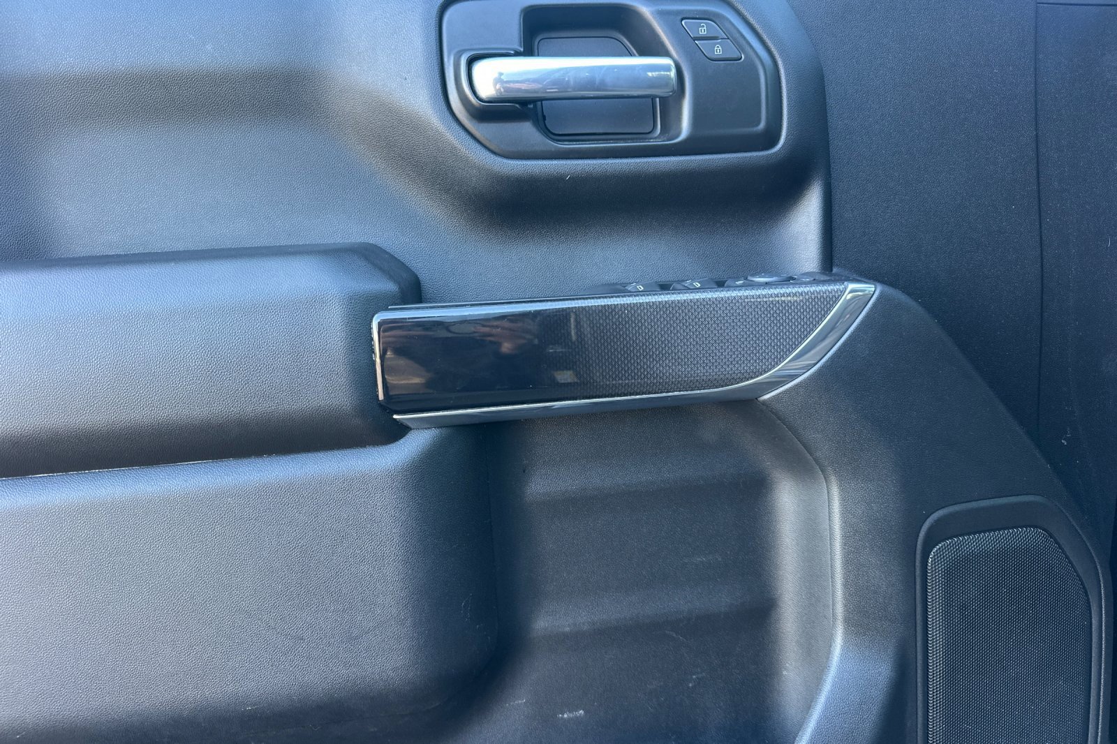 Used 2021 Chevrolet Silverado 1500 Custom Trail Boss w/ Midnight Edition image 11