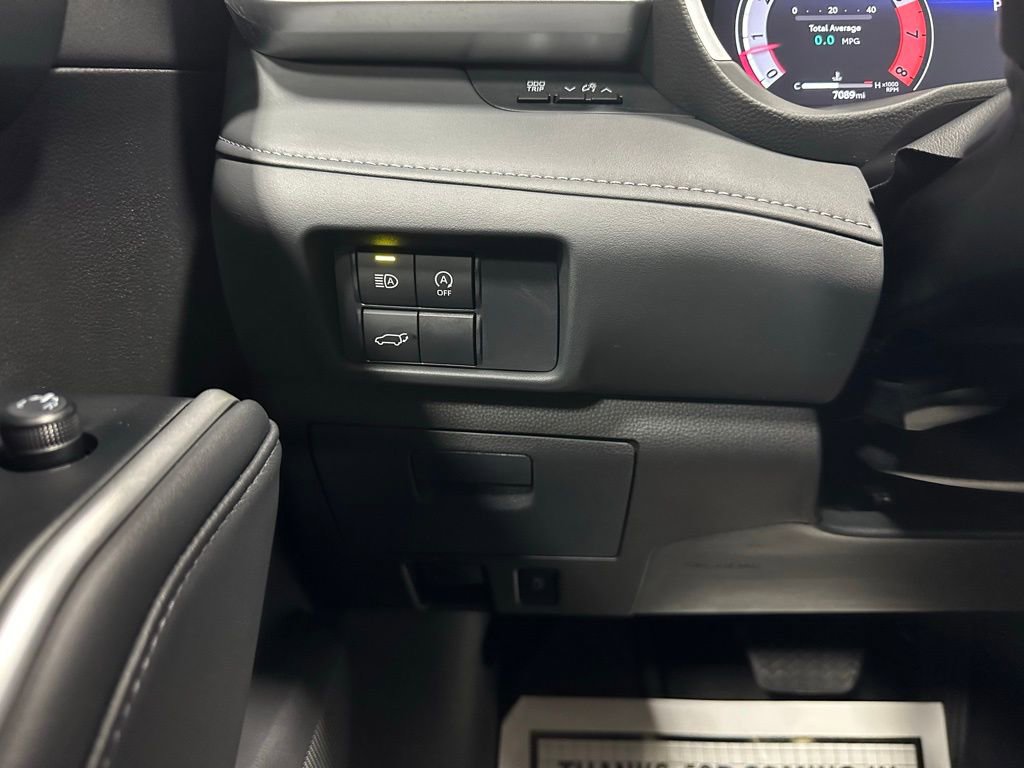 Used 2025 Toyota Highlander XSE image 17