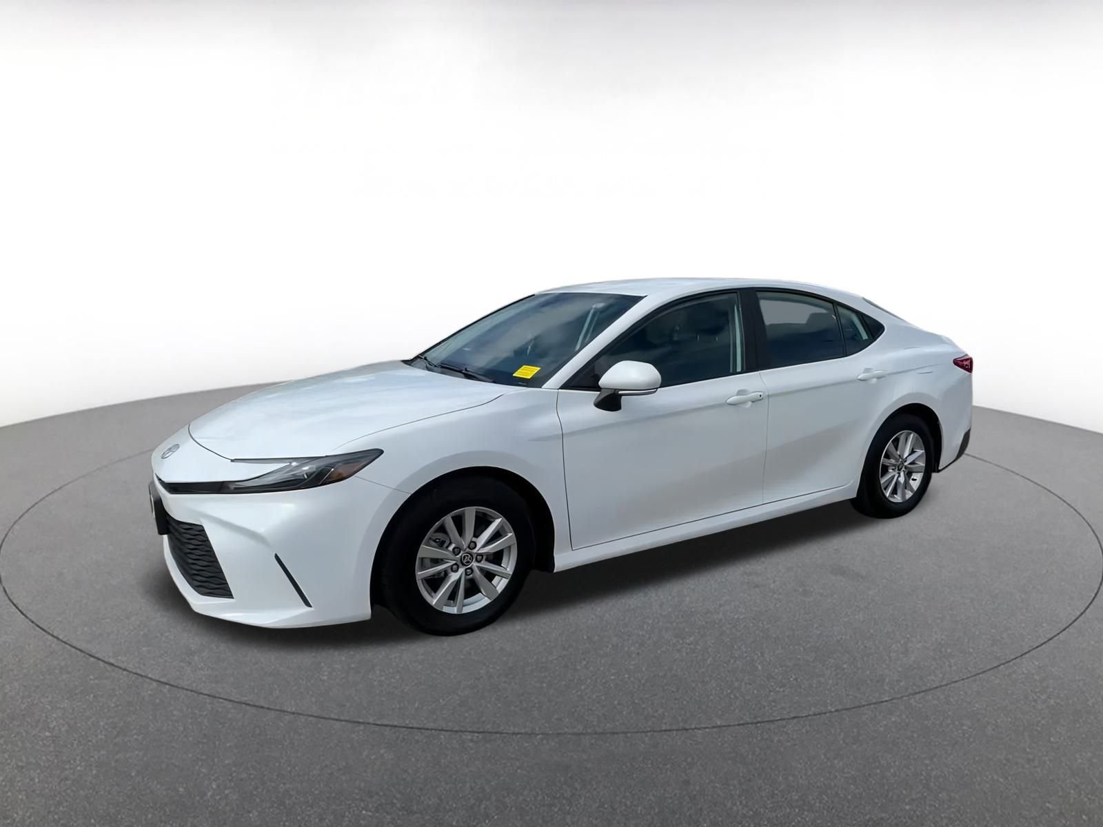 Used 2025 Toyota Camry LE image 8