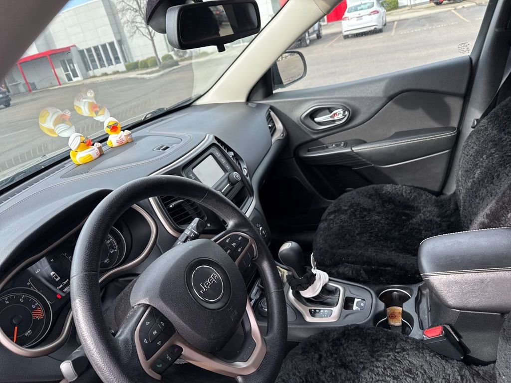 Used 2015 Jeep Cherokee Sport image 7