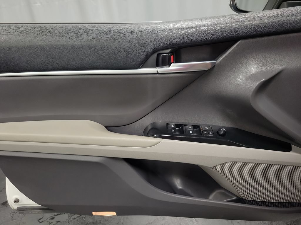 Used 2018 Toyota Camry SE w/ Moonroof Package FWD image 24