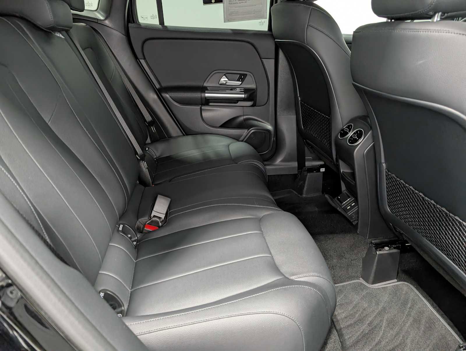 Certified 2025 Mercedes-Benz GLA 250 4MATIC image 37