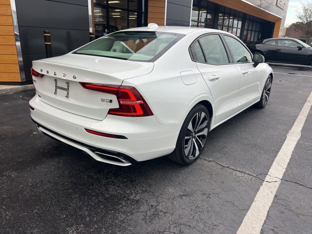 Used 2022 Volvo S60 B5 Momentum w/ Premium Package image 21