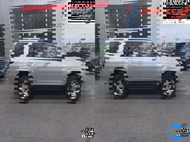 Used 2024 Toyota 4Runner SR5 Premium image 3