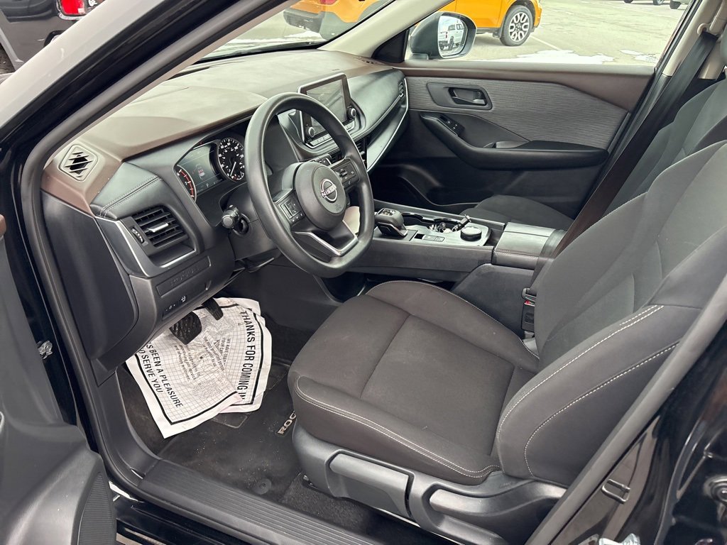 Used 2023 Nissan Rogue S image 18