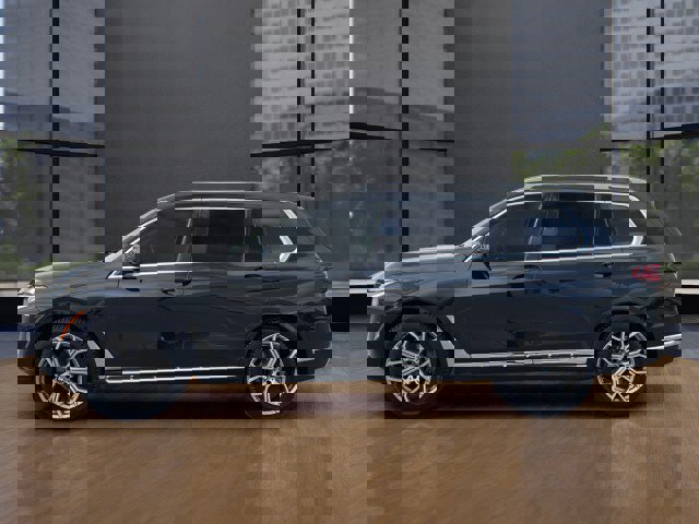 Used 2025 BMW X7 xDrive40i w/ Premium Package image 2