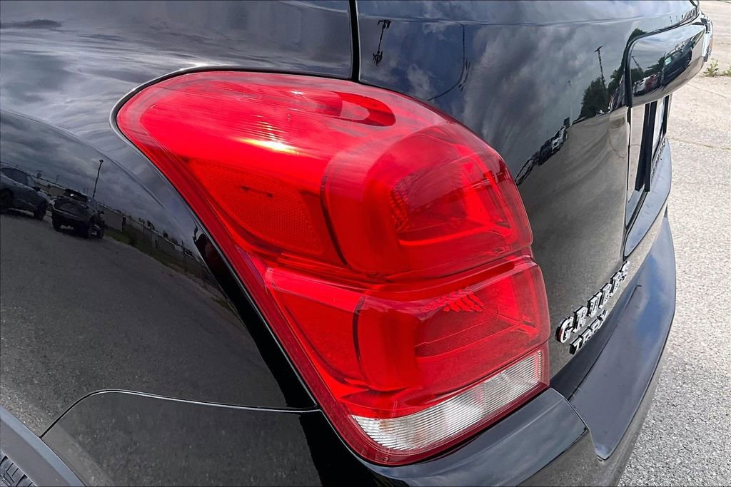 Used 2020 Chevrolet Trax LT w/ LT Convenience Package FWD image 41