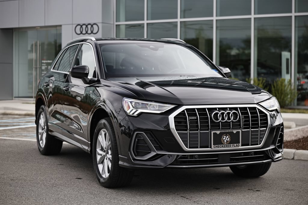 Used 2025 Audi Q3 2.0T Premium w/ Convenience Package AWD/4WD image 2