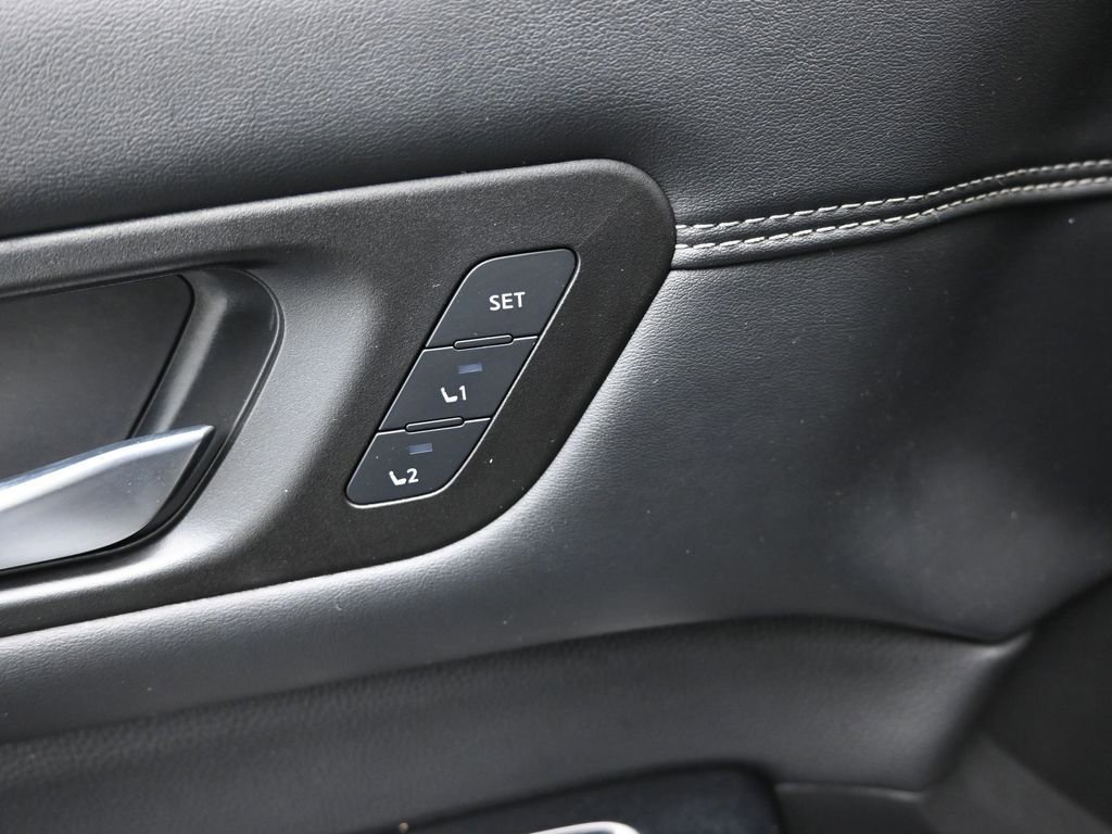 Used 2022 Nissan Pathfinder Platinum w/ Cargo Package image 21