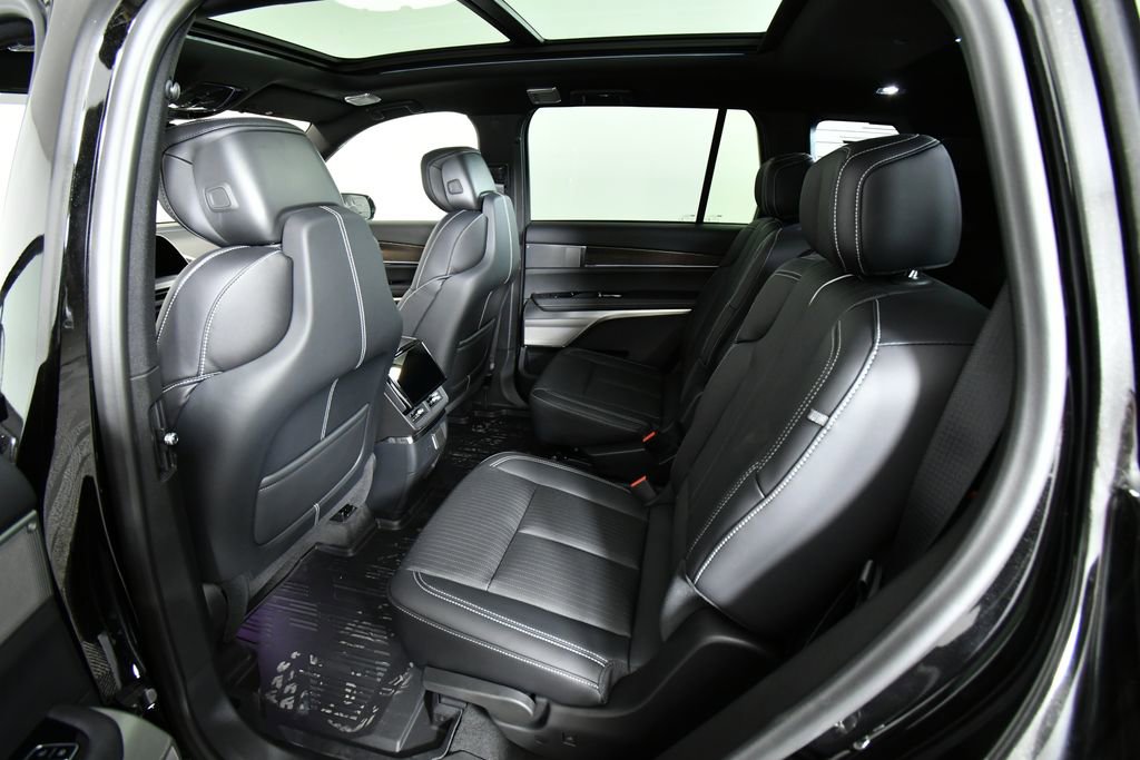 New 2026 Cadillac Vistiq Sport w/ LPO, Floor Liner Package AWD/4WD image 24