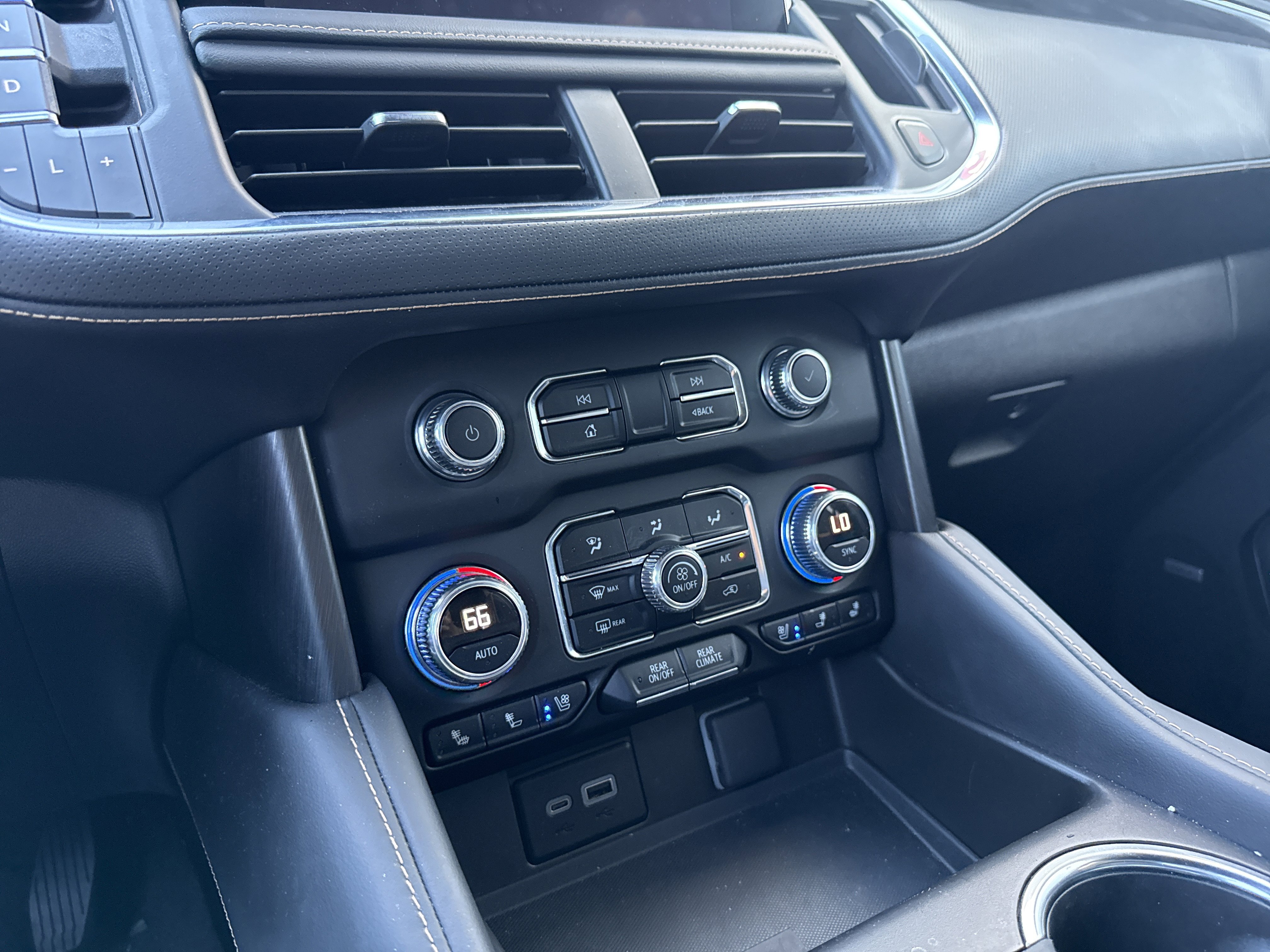 Used 2024 GMC Yukon AT4 w/ AT4 Premium Plus Package image 25