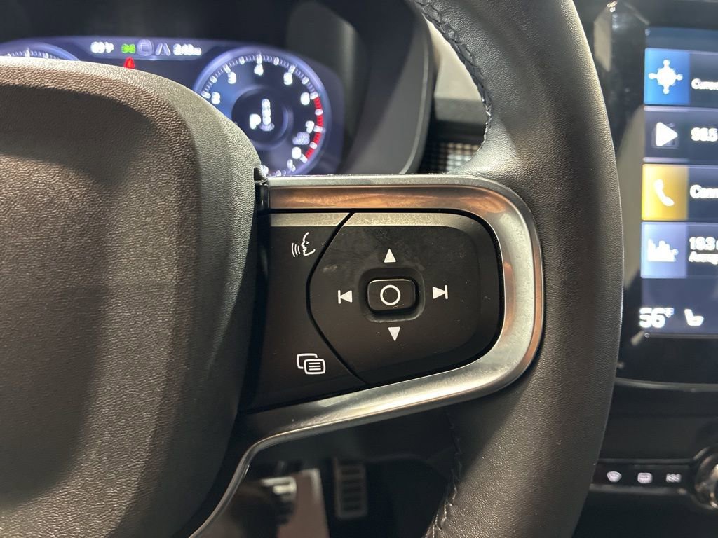 Used 2022 Volvo XC40 T5 R-Design w/ Climate Package image 30