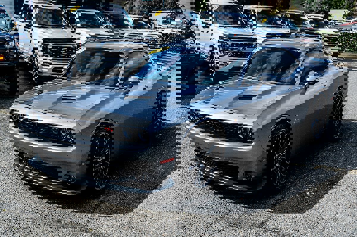 Used 2016 Dodge Challenger R/T Scat Pack w/ Leather Interior Group image 4