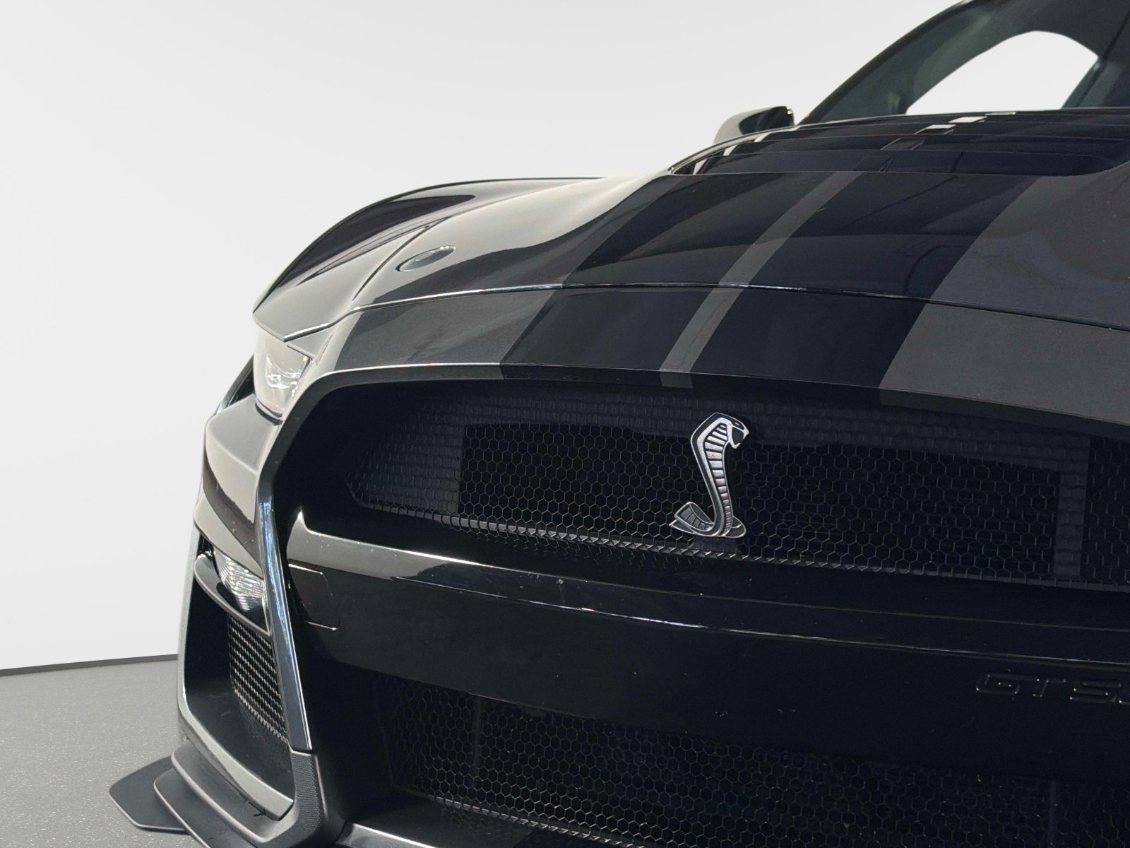 Used 2020 Ford Mustang Shelby GT500 w/ Technology Package RWD image 11