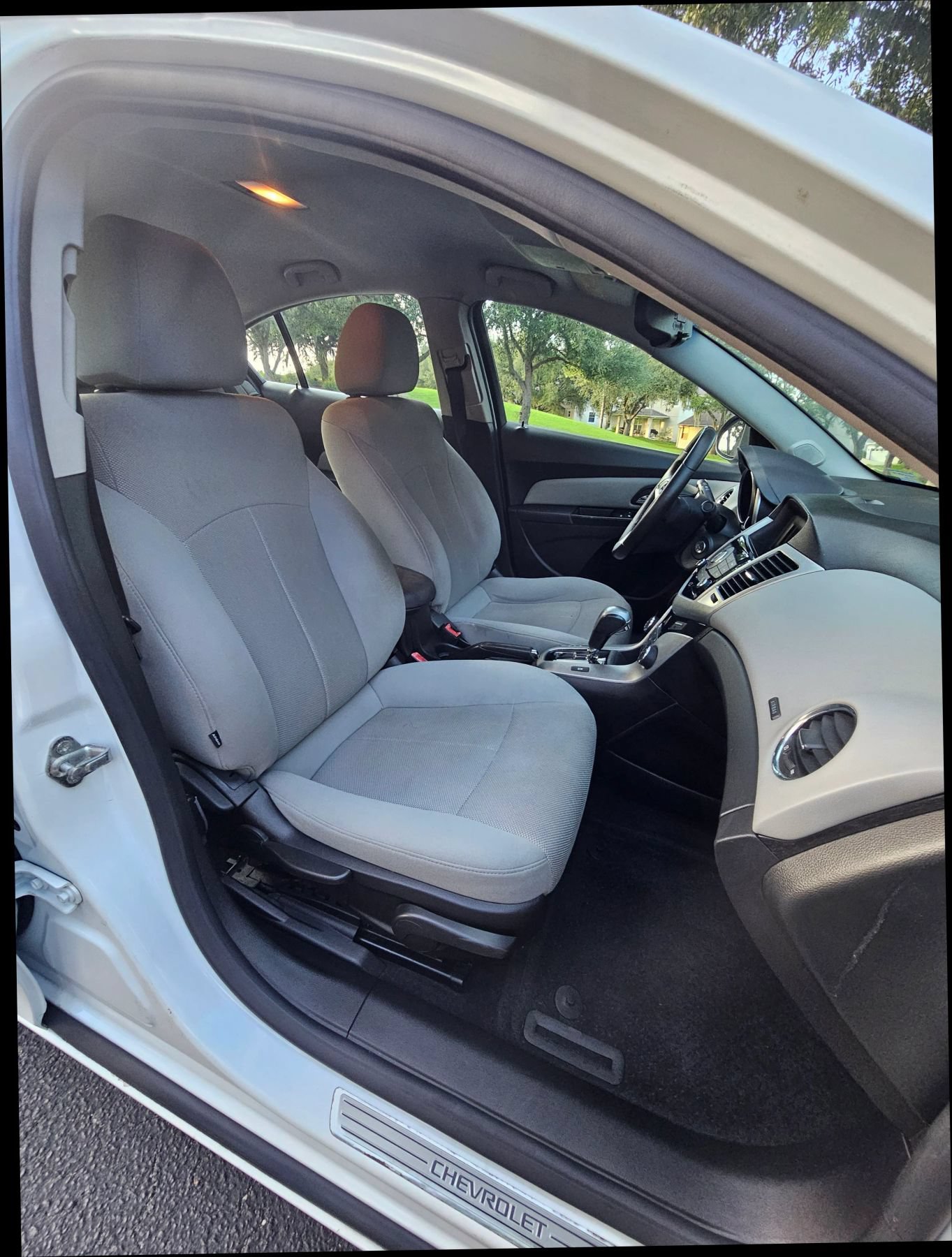 Used 2011 Chevrolet Cruze Eco FWD image 15
