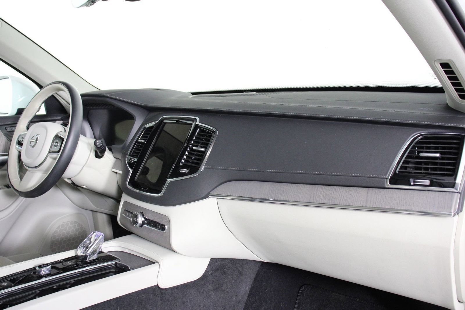 Used 2023 Volvo XC90 T8 Ultimate AWD/4WD image 22