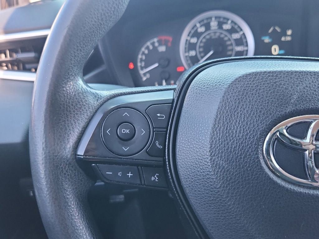 Used 2020 Toyota Corolla LE image 19