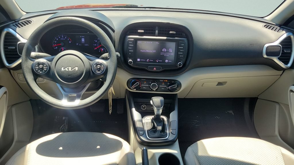 Used 2022 Kia Soul LX w/ Technology Package FWD image 11