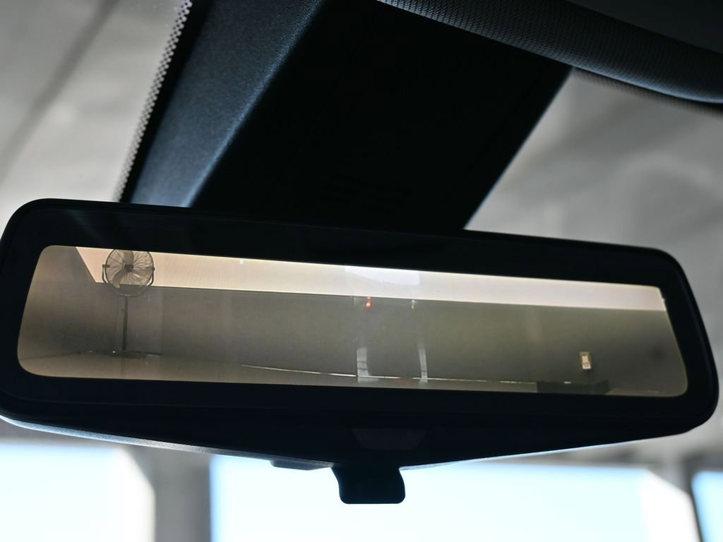 Used 2020 Chevrolet Traverse LT w/ LT Premium Package image 23