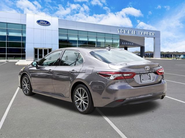 Used 2023 Toyota Camry XLE FWD image 2