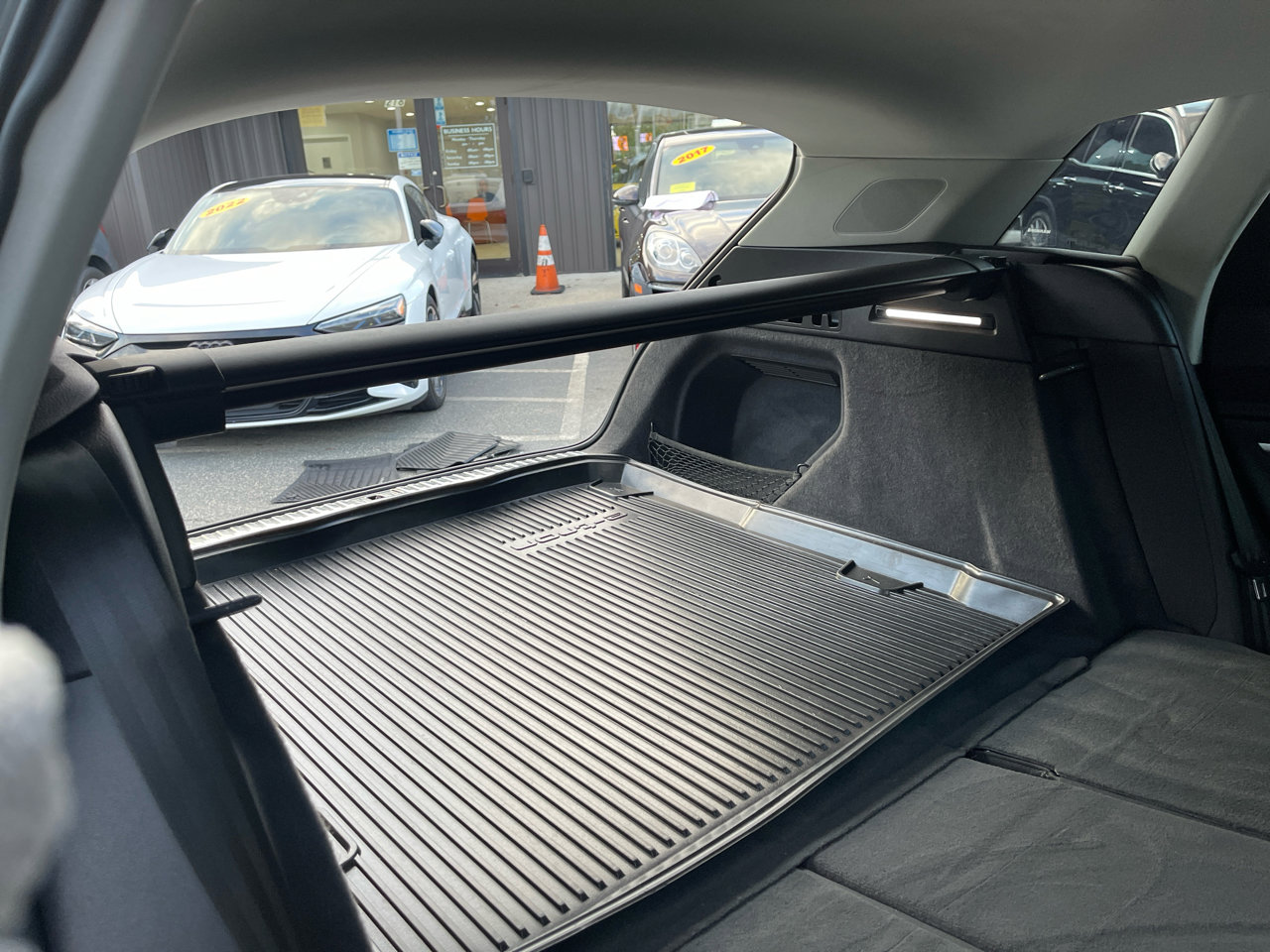 Used 2024 Audi Q8 e-tron Premium Plus w/ Premium Plus Package image 71