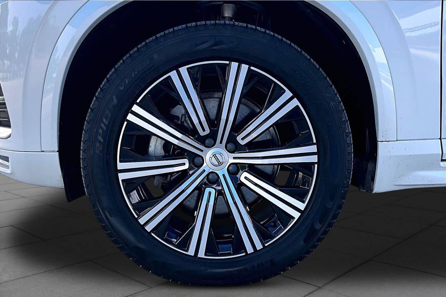 Used 2024 Volvo XC90 B5 Core AWD/4WD image 11