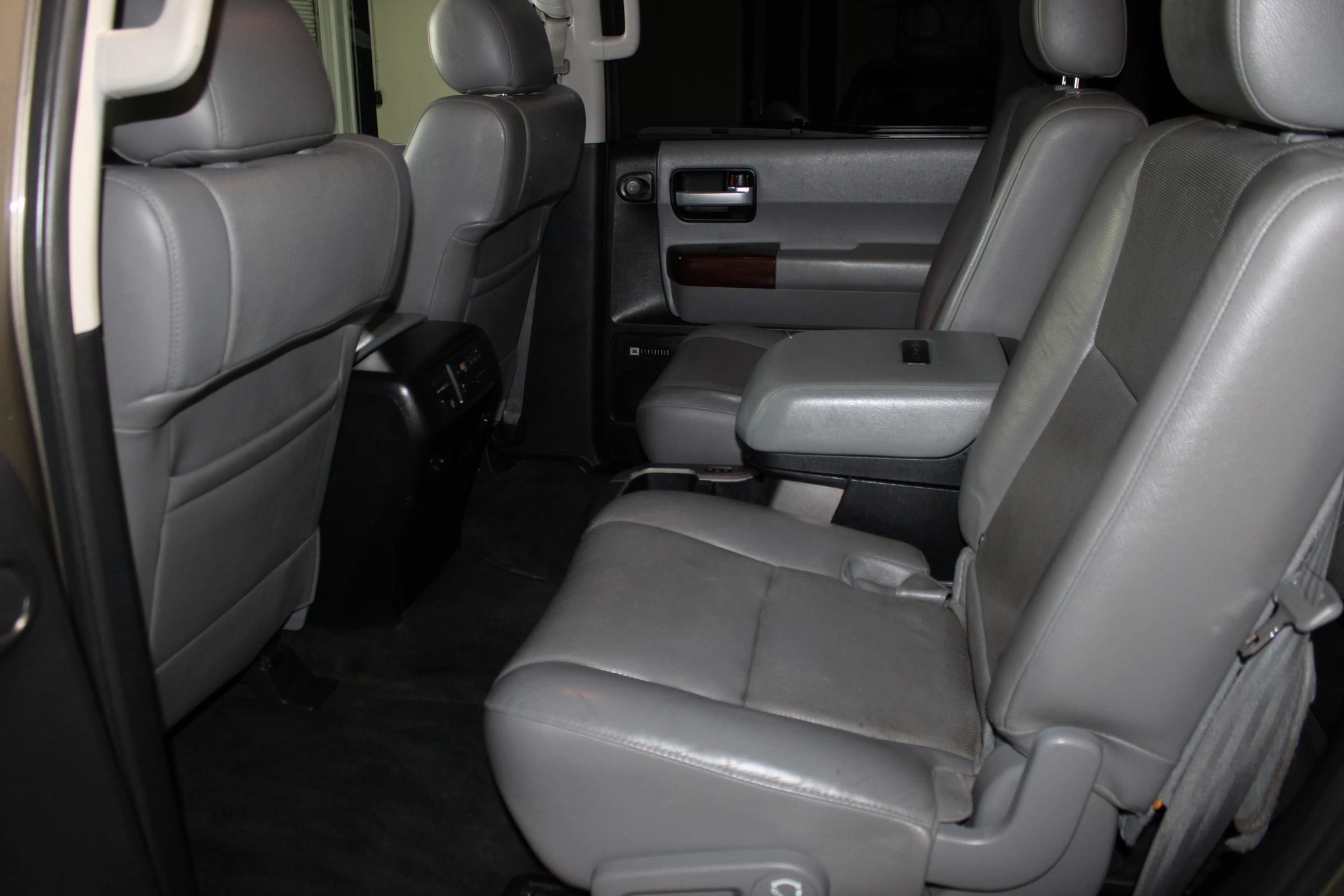 Used 2014 Toyota Sequoia Platinum RWD image 28