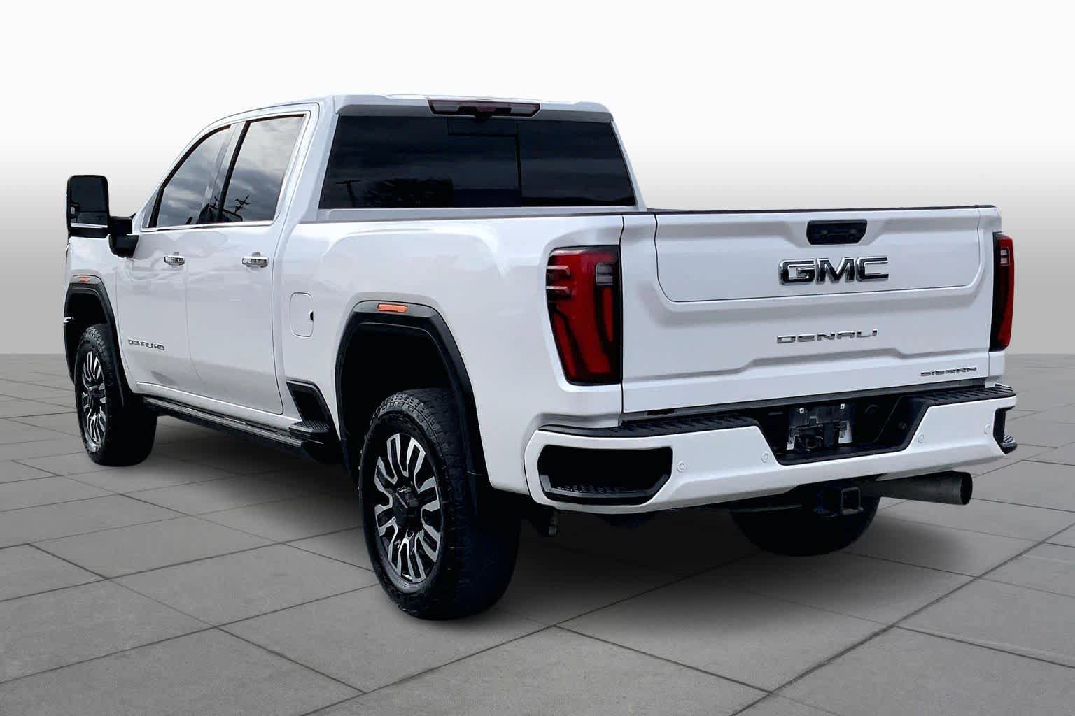 Used 2025 GMC Sierra 2500 Denali Ultimate image 12