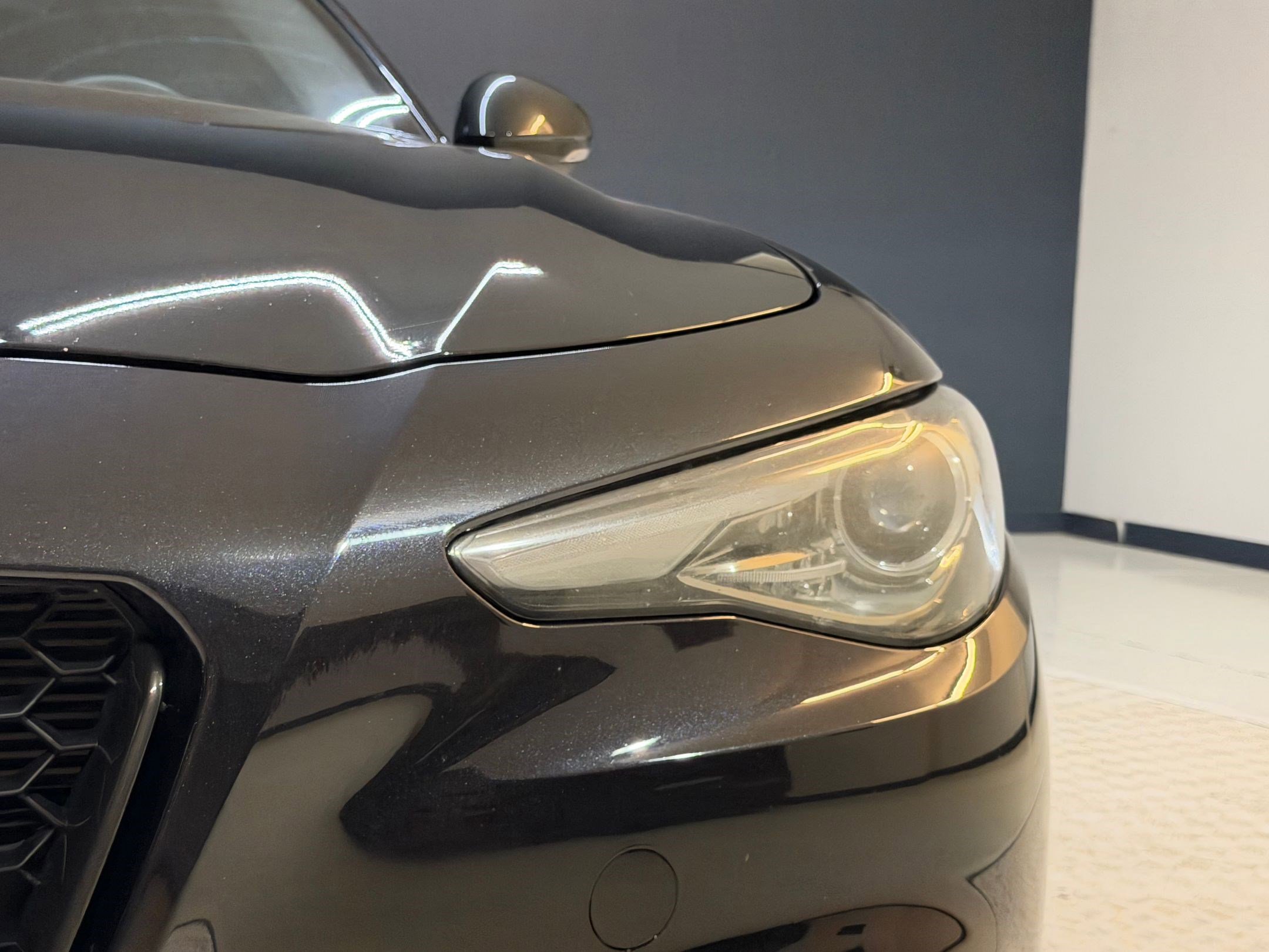 Used 2019 Alfa Romeo Giulia w/ Nero Edizione RWD image 11