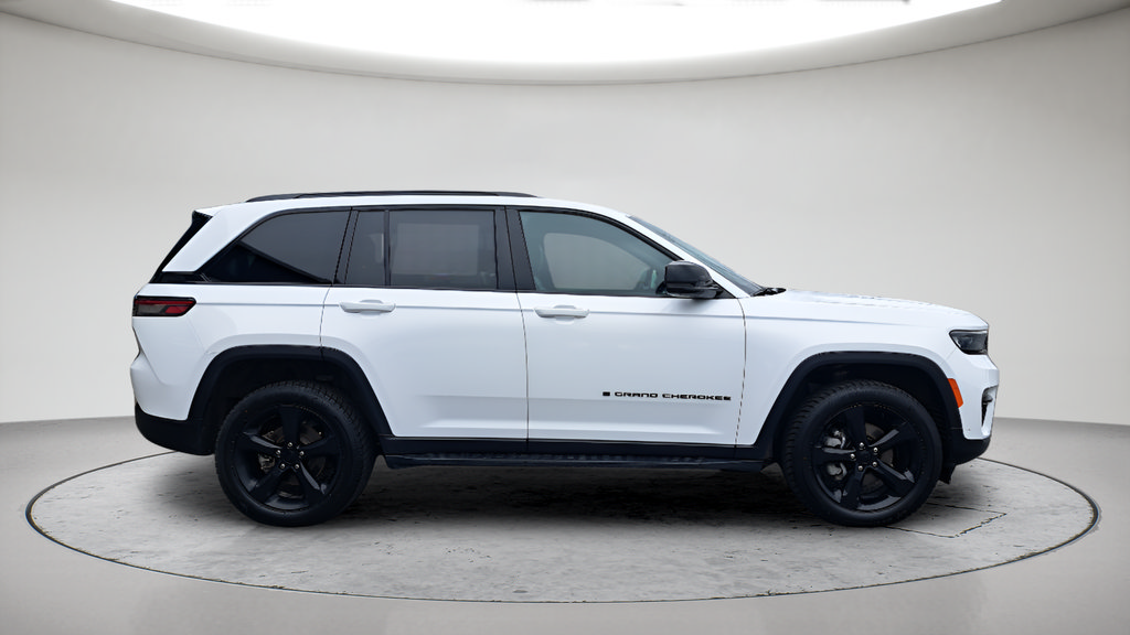 Used 2024 Jeep Grand Cherokee Limited w/ Luxury Tech Group II AWD/4WD image 4