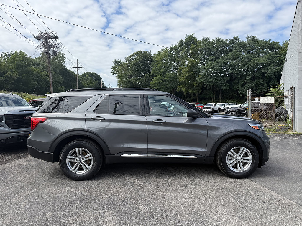Certified 2023 Ford Explorer XLT w/ Equipment Group 202A AWD/4WD image 2