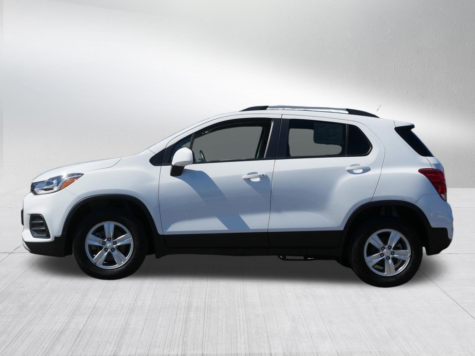 Used 2022 Chevrolet Trax LT w/ LT Convenience Package image 4