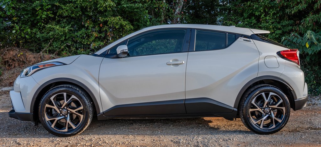 Used 2018 Toyota C-HR XLE FWD image 2