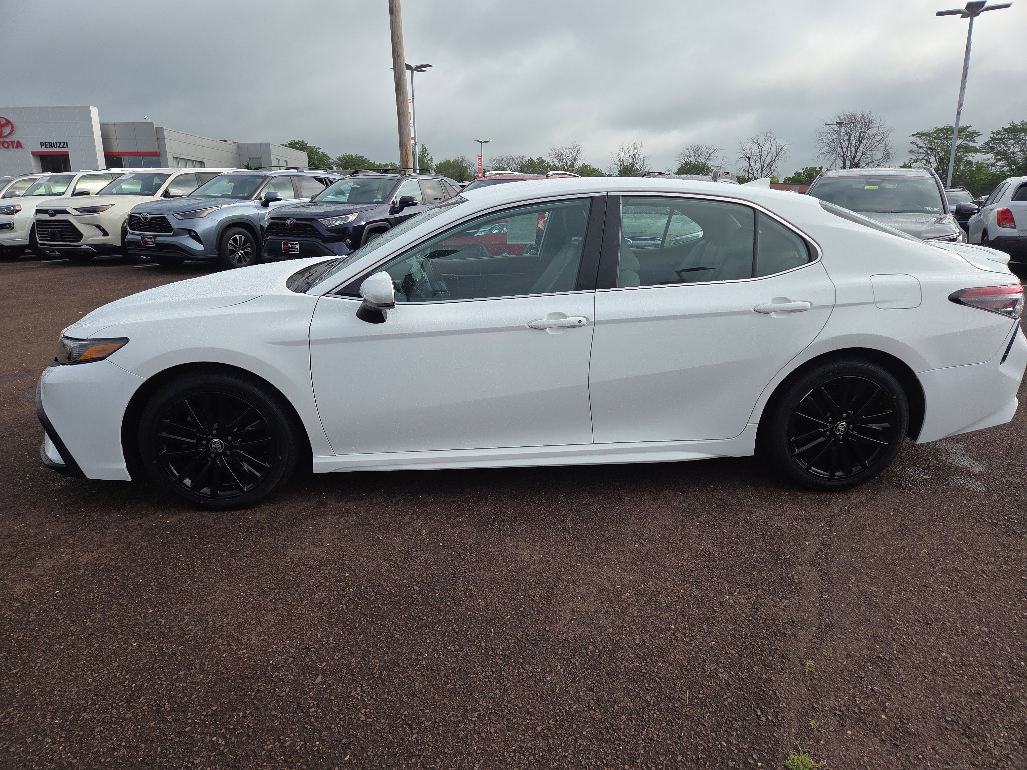 Certified 2021 Toyota Camry SE image 6