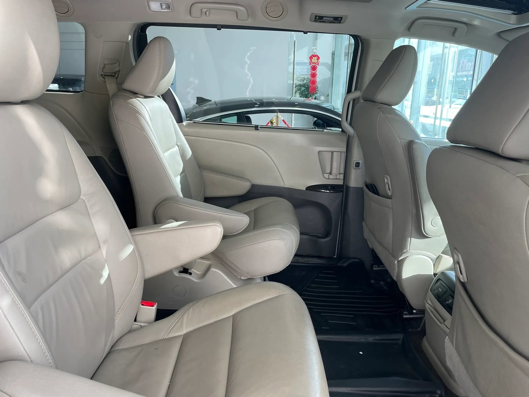 Used 2017 Toyota Sienna XLE Premium AWD/4WD image 24
