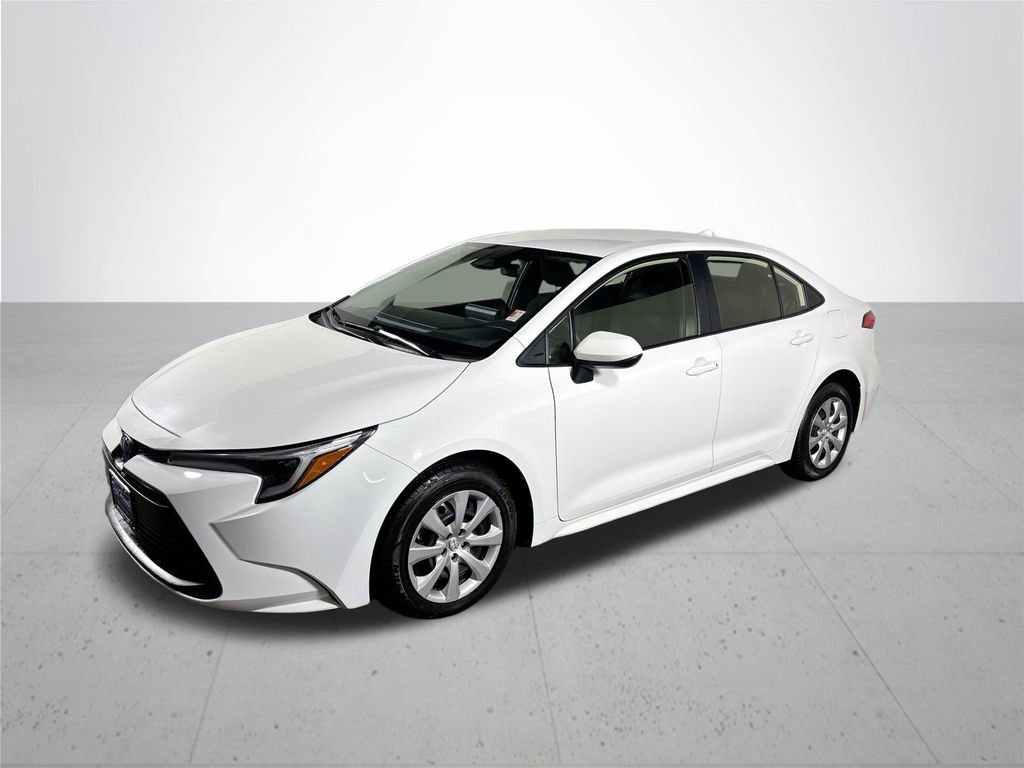 Used 2024 Toyota Corolla LE image 2