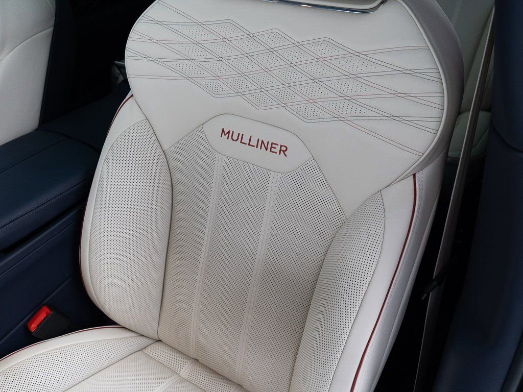 Certified 2025 Bentley Bentayga Extended Wheelbase image 18
