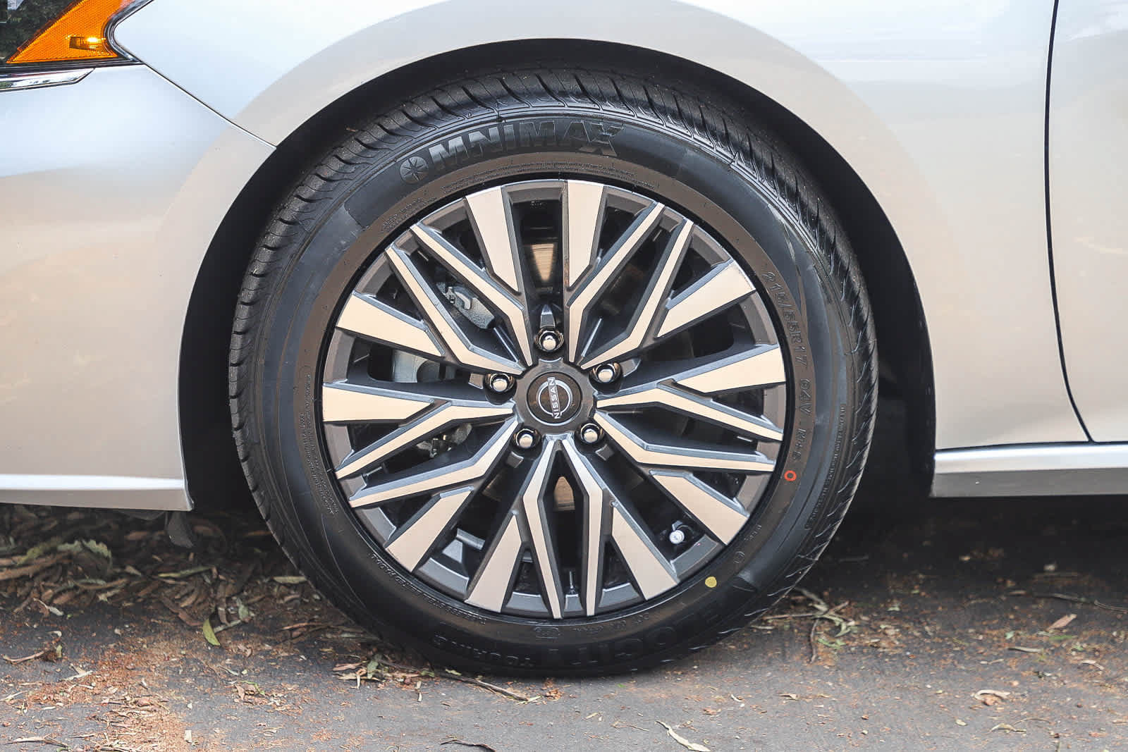 Used 2024 Nissan Altima 2.5 SV FWD image 10