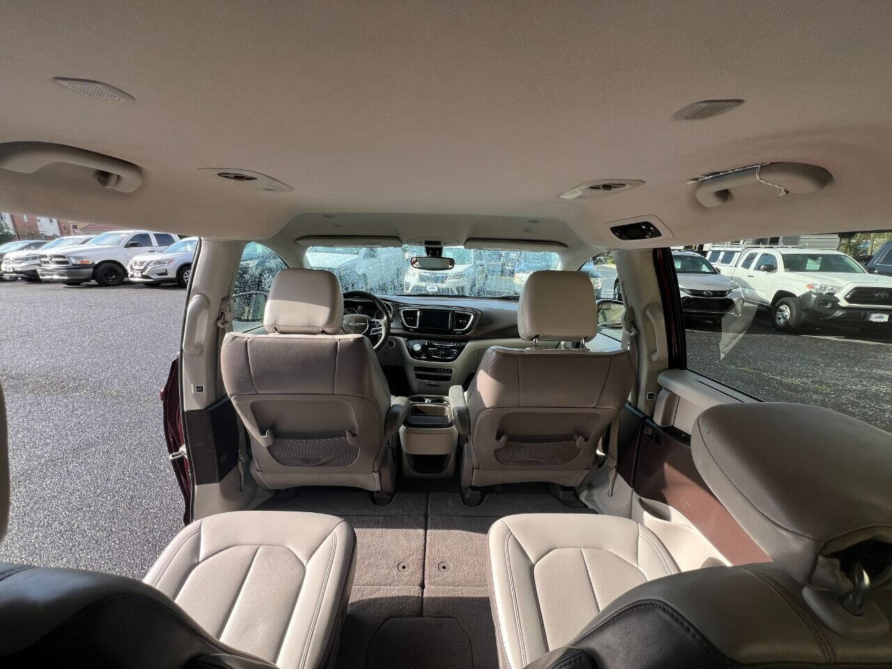 Used 2021 Chrysler Voyager Lxi image 25