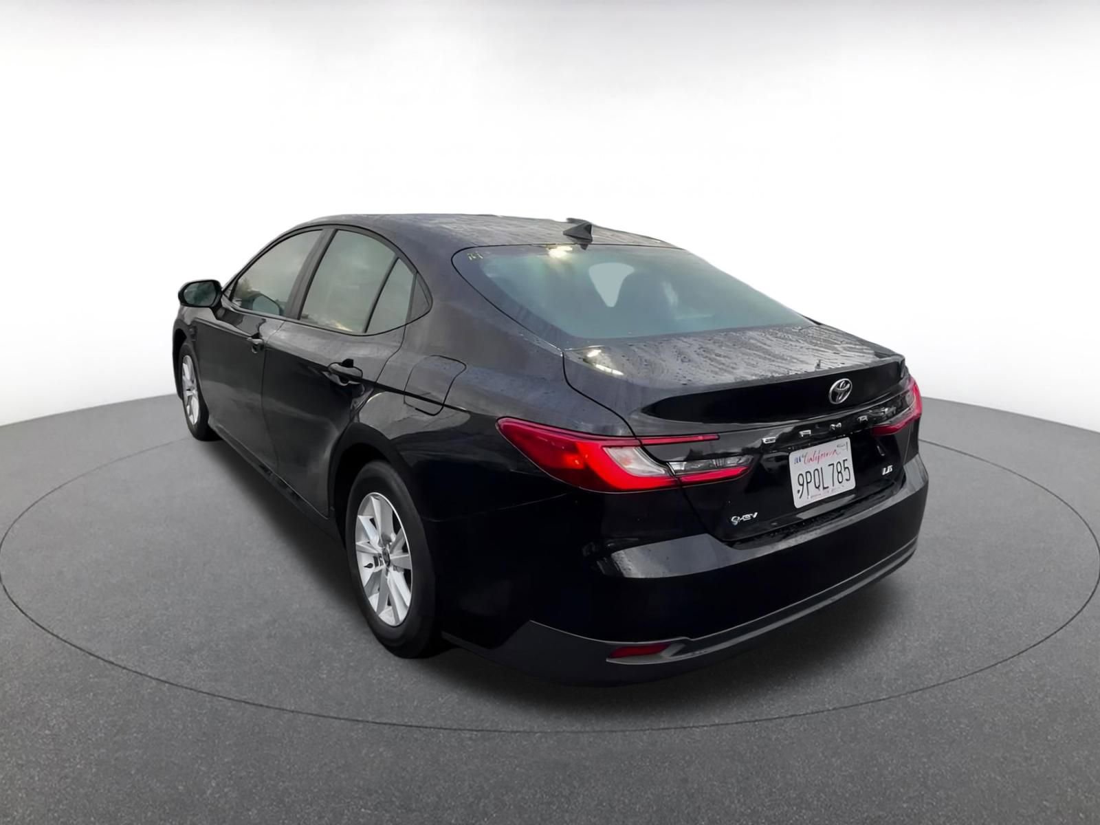 Used 2025 Toyota Camry LE image 11