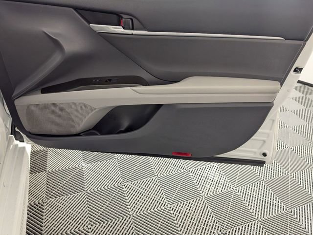 Used 2023 Toyota Camry SE image 30