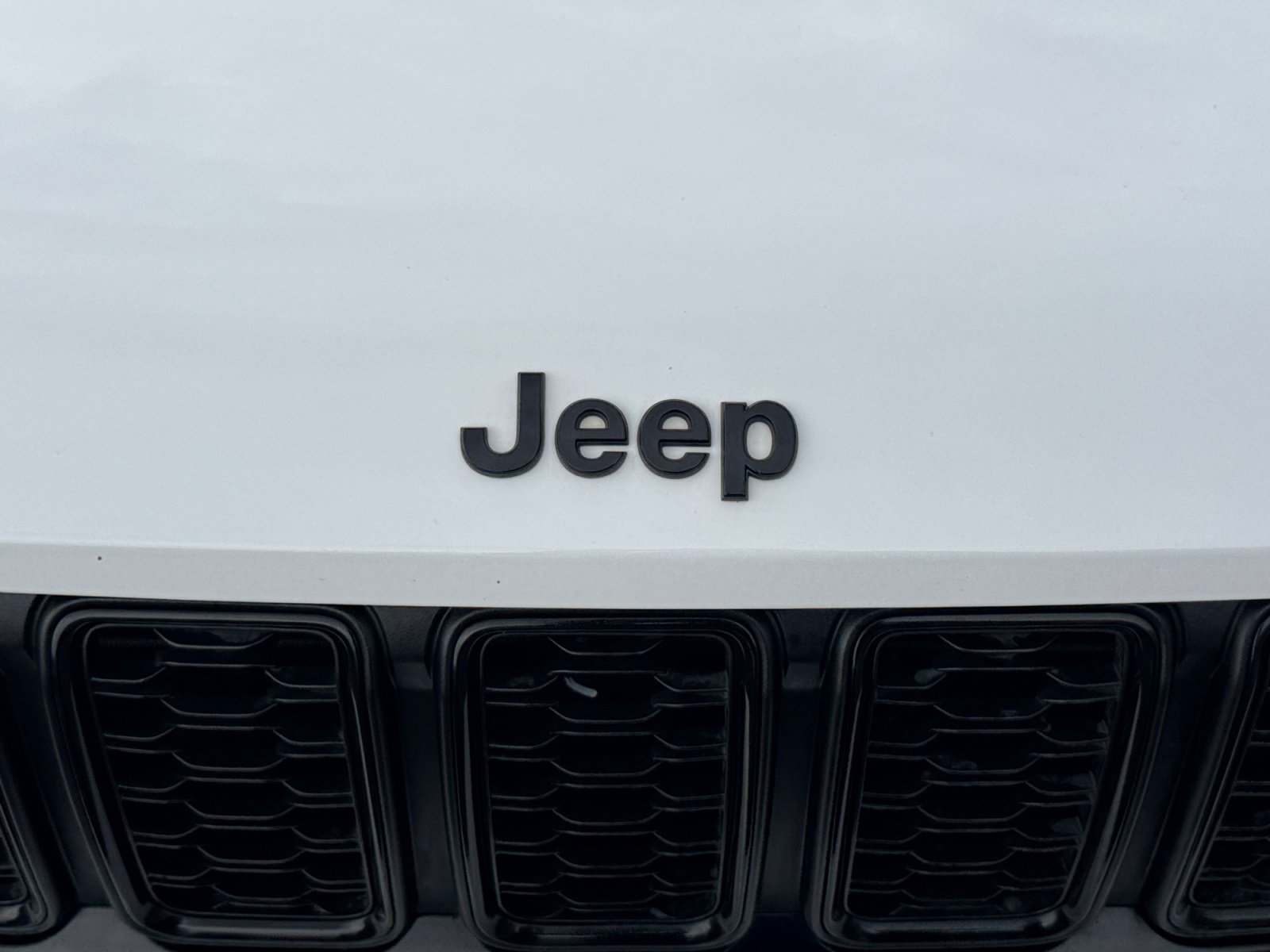 Used 2023 Jeep Grand Cherokee L Limited w/ Black Appearance Package AWD/4WD image 12